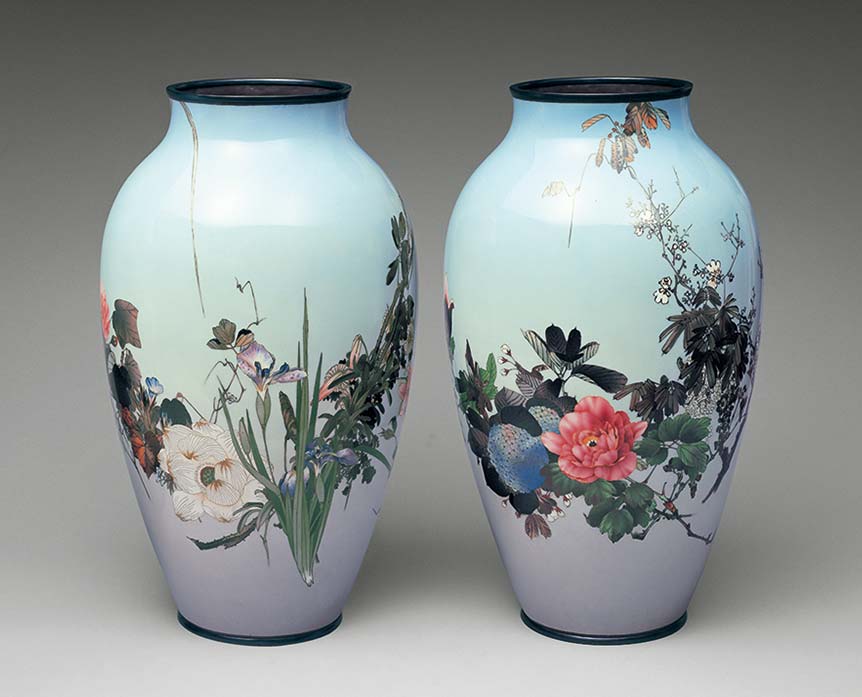 A pair of vases with design of flowers in four season. Design by Watanabe Seitei, cloisonné by Namikawa Sōsuke, Meiji period,19-20th century